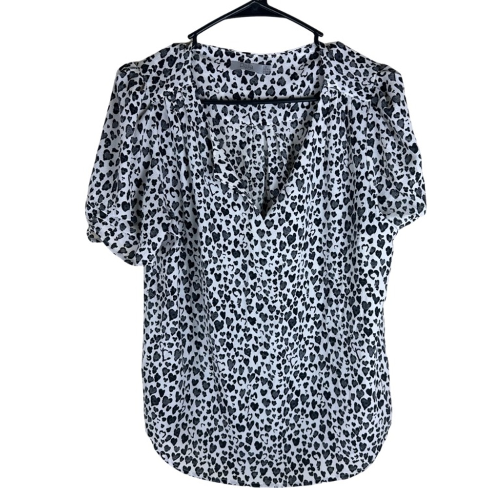 Dalia Black and White Heart Animal Print Short Sleeve V-Neck Size M EUC